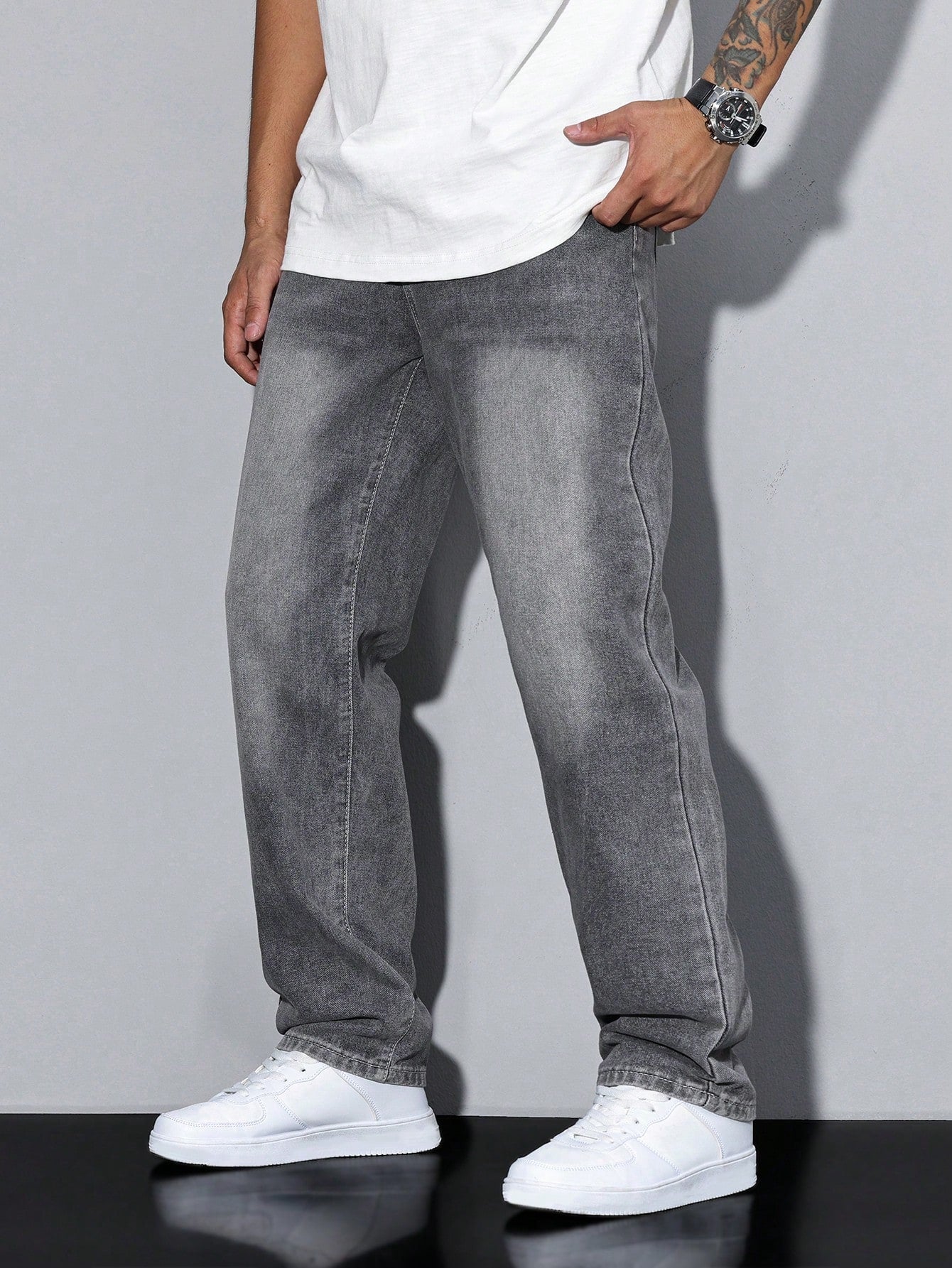 Men's straight leg wide-fit denim jeans