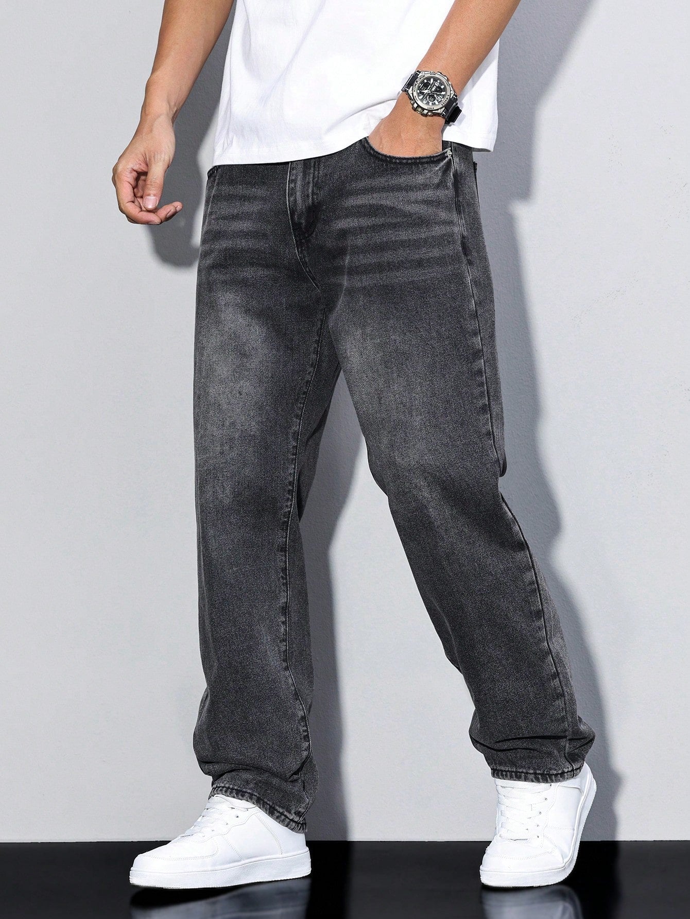 Men's straight leg wide-fit denim jeans