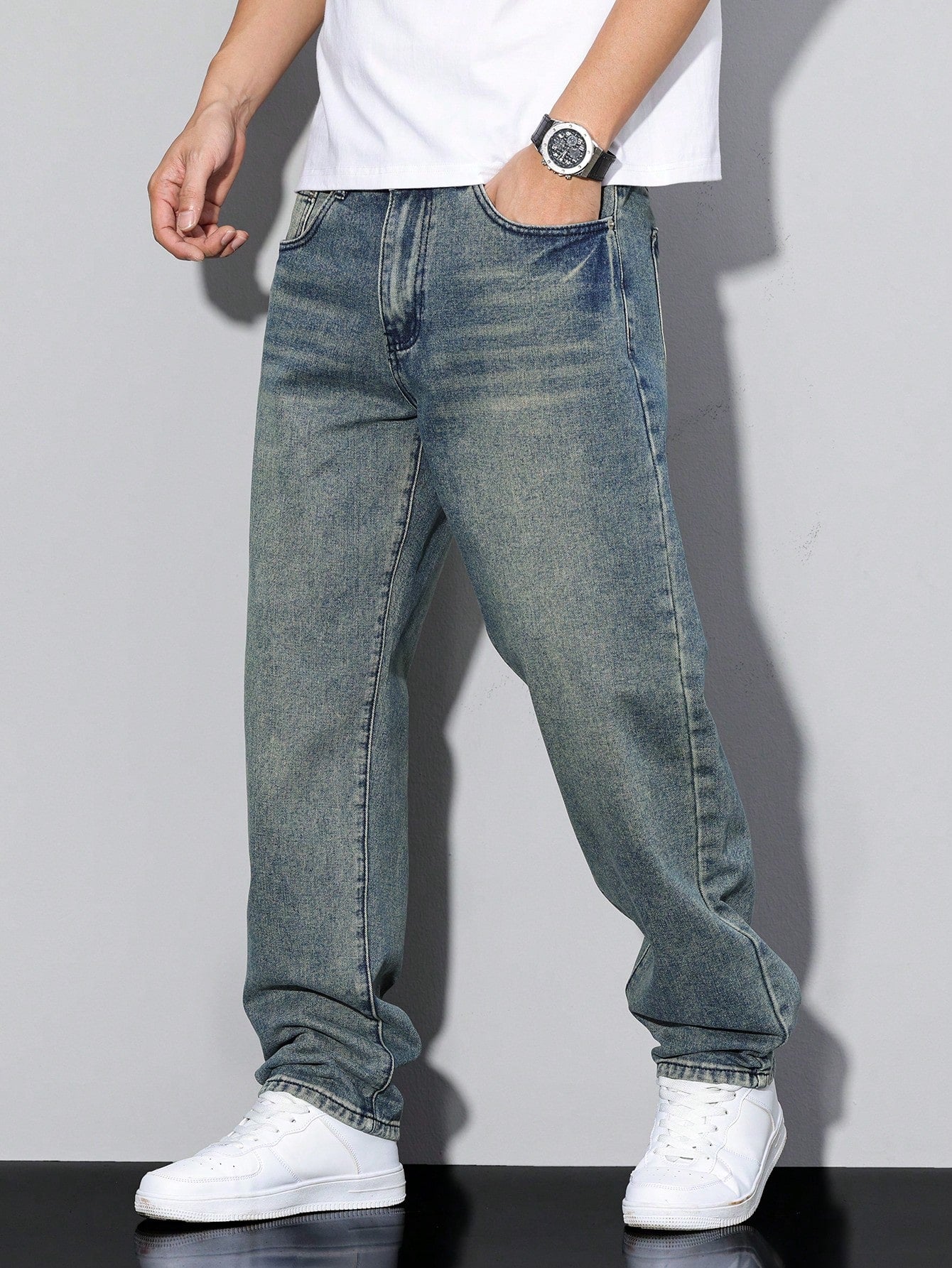 Men's straight leg wide-fit denim jeans
