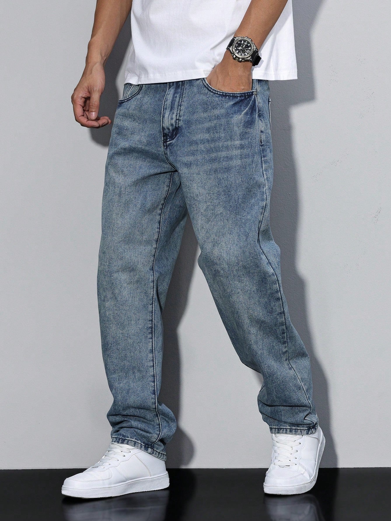 Men's straight leg wide-fit denim jeans