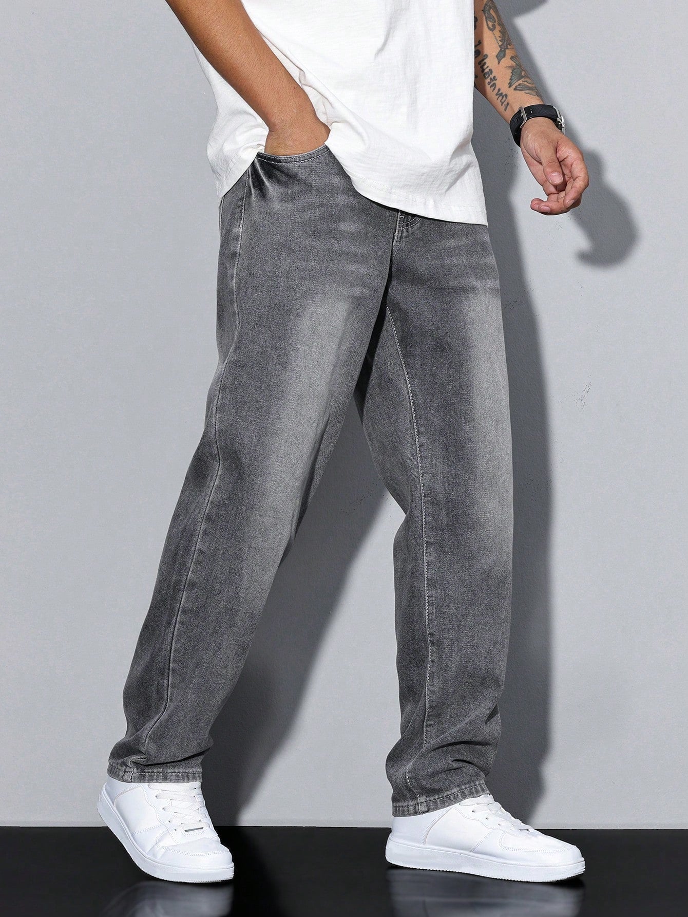 Men's straight leg wide-fit denim jeans